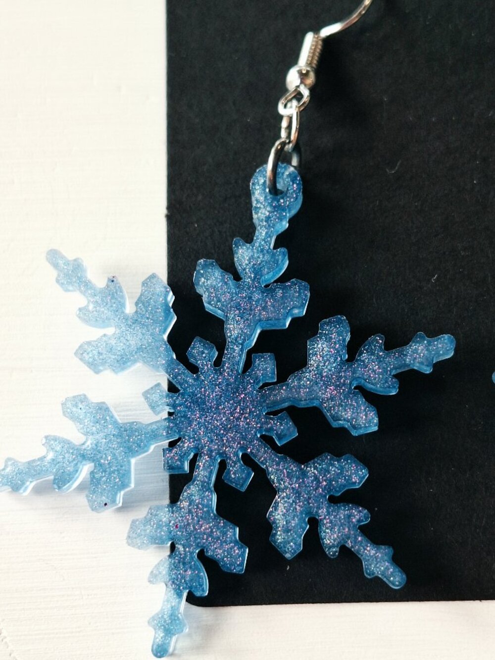 ❄️ Blue Glitter Snowflake Dangle Earrings – Holiday Winter Jewelry